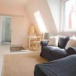 Full House Studios - California Apartment - Netflix + Wifi Inkl.